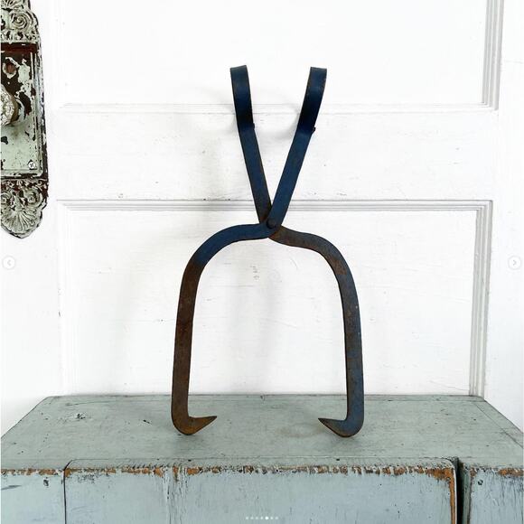 Vintage Rusty Metal Ice Block Tongs Blue Paint Industrial Farmhouse Salvage - Picture 5 of 7